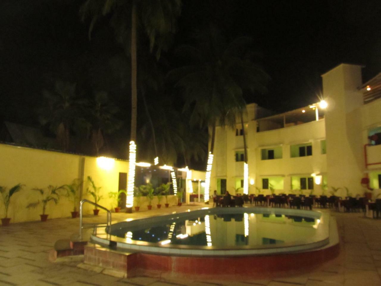 Hotel Sea Rock Villa Daman Exterior foto